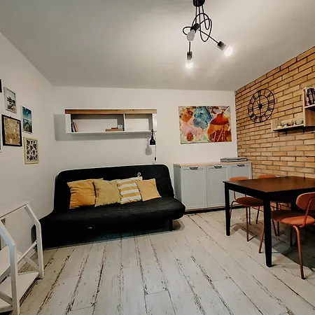 Cudnie Tu - אכסניה *